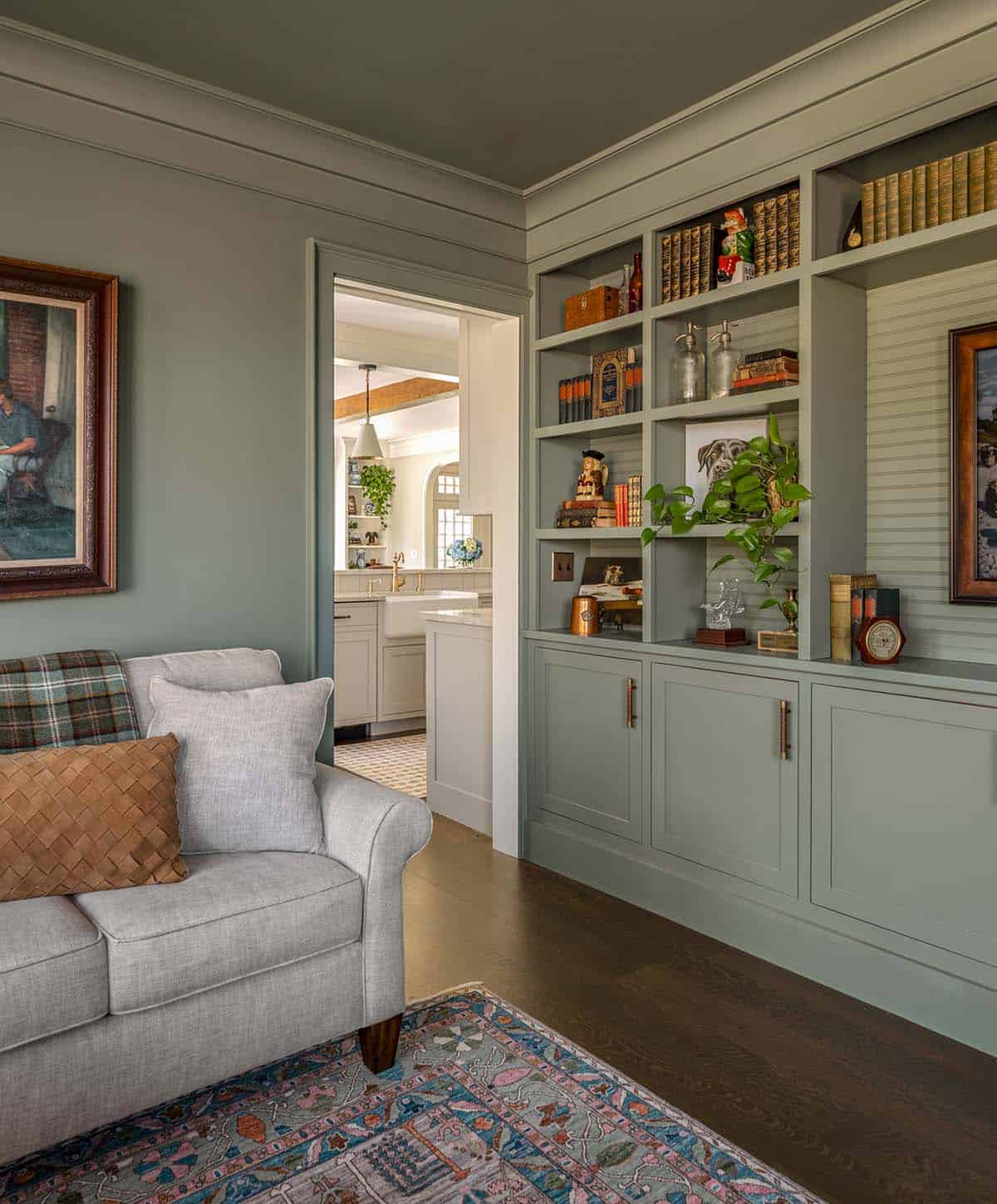 traditional style living room