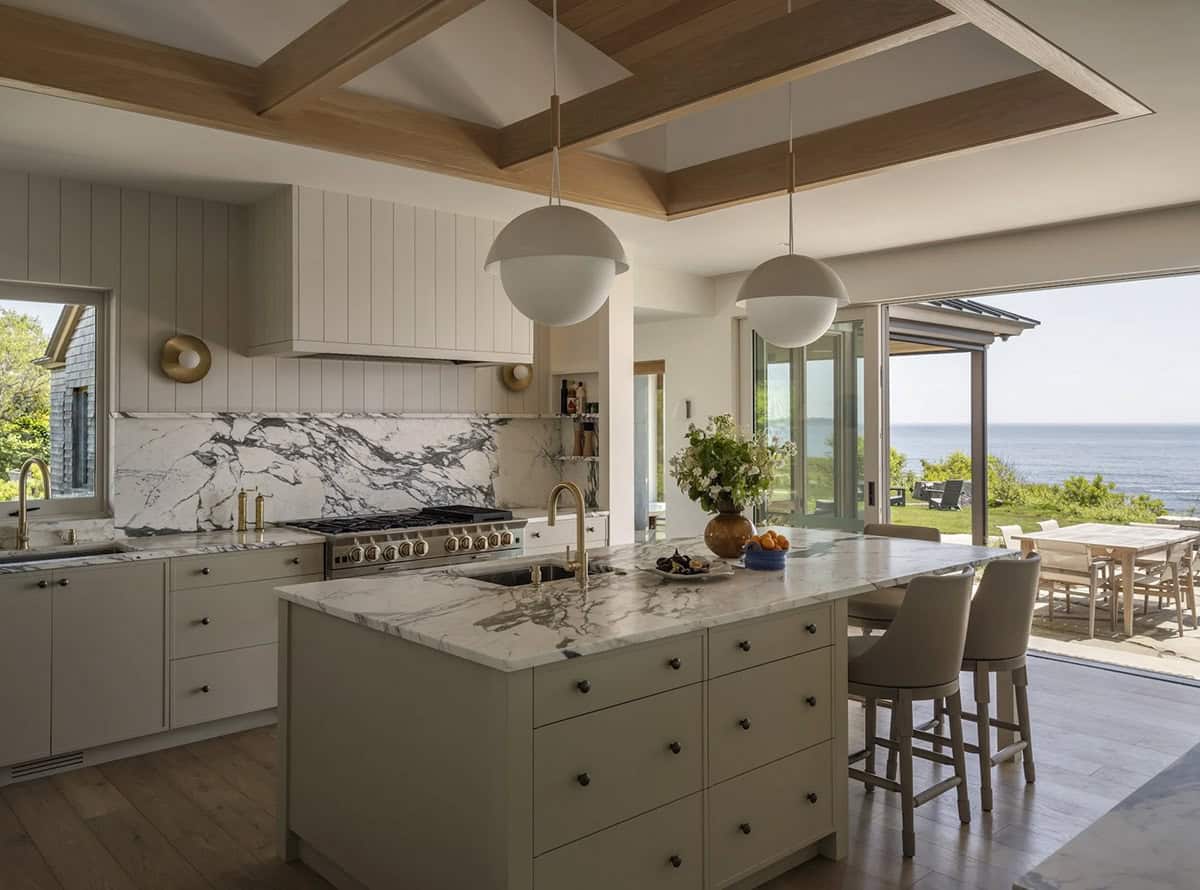 beach style kitchen