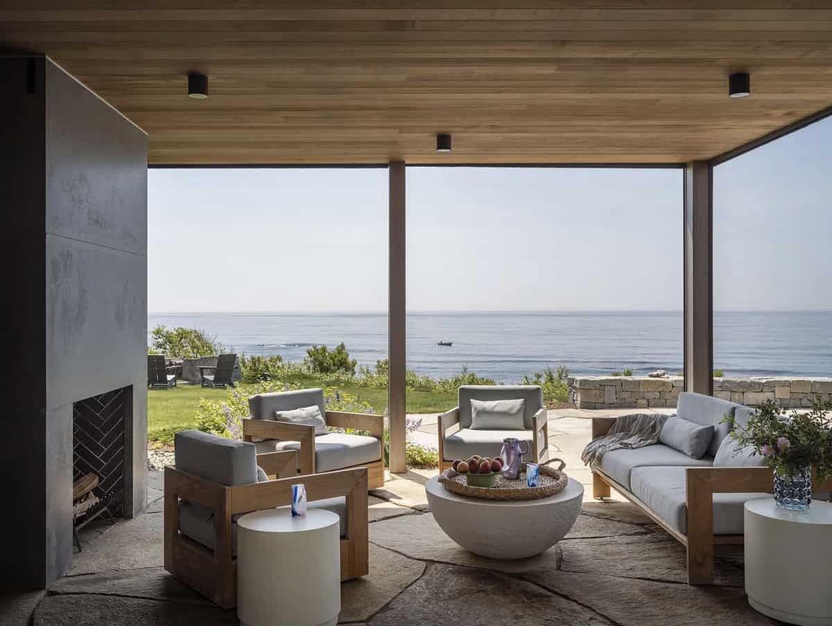 beach style covered patio with outdoor furniture