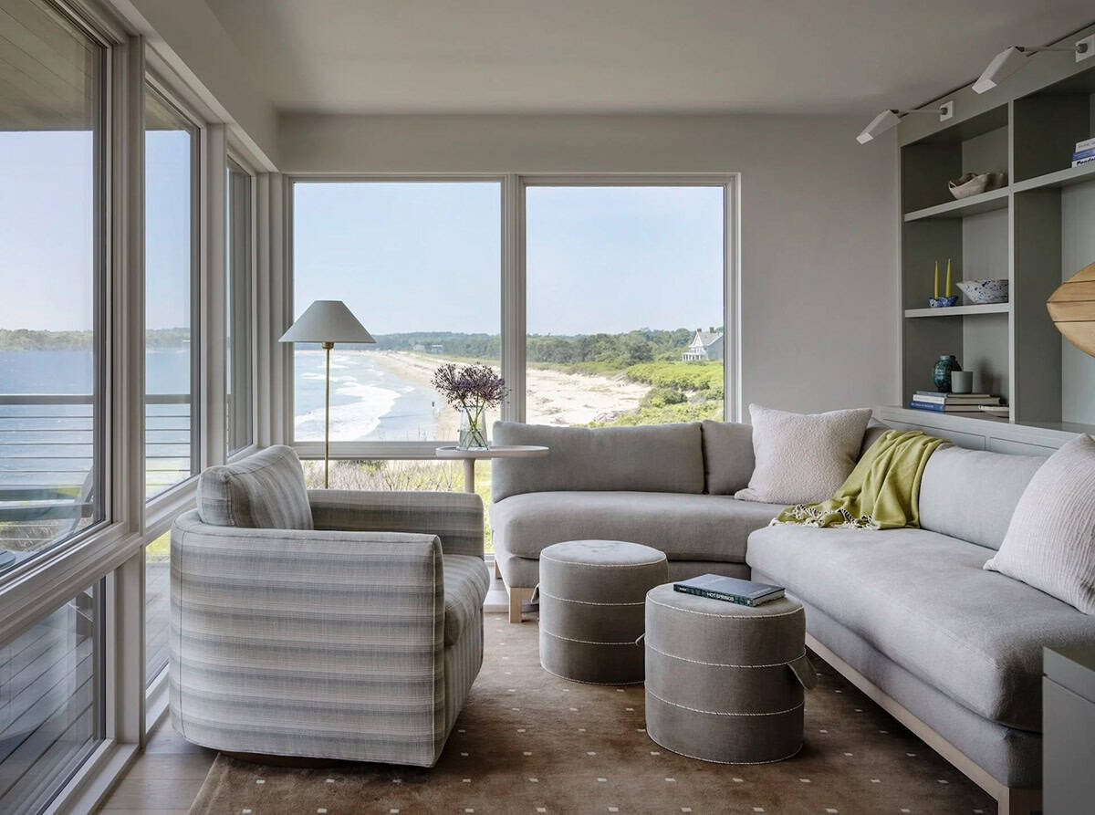 beach style family room