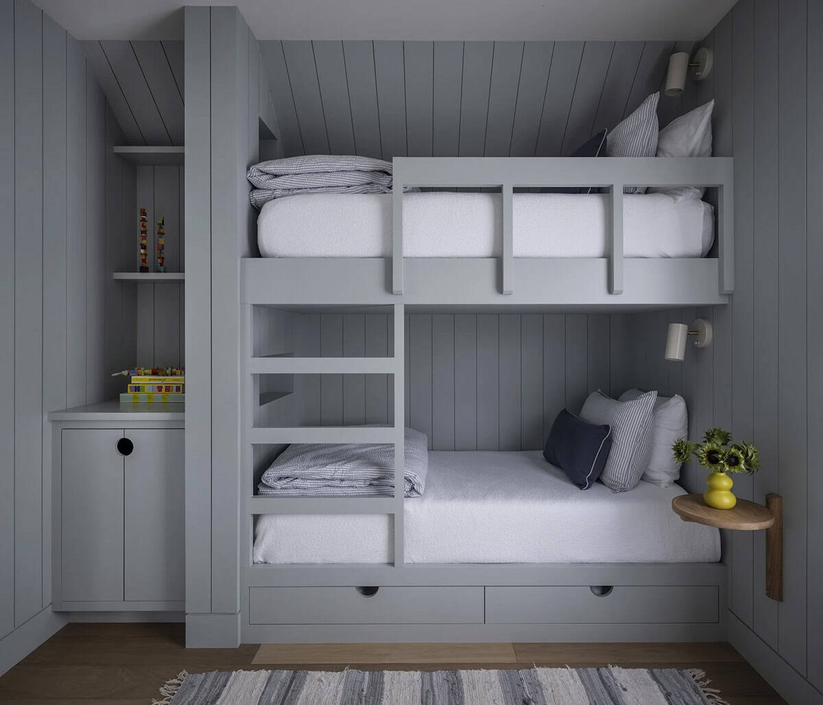 beach style bunk bedroom