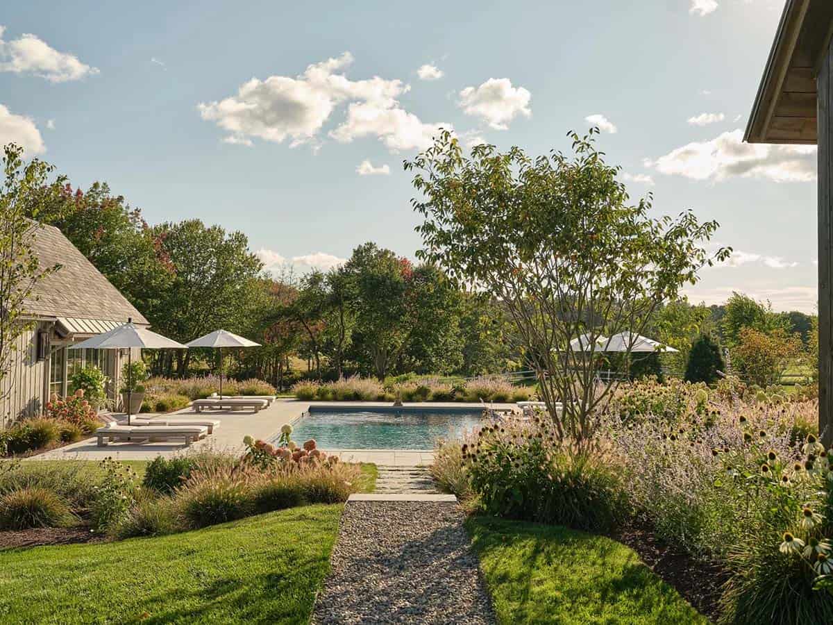 contemporary farmhouse exterior landscape