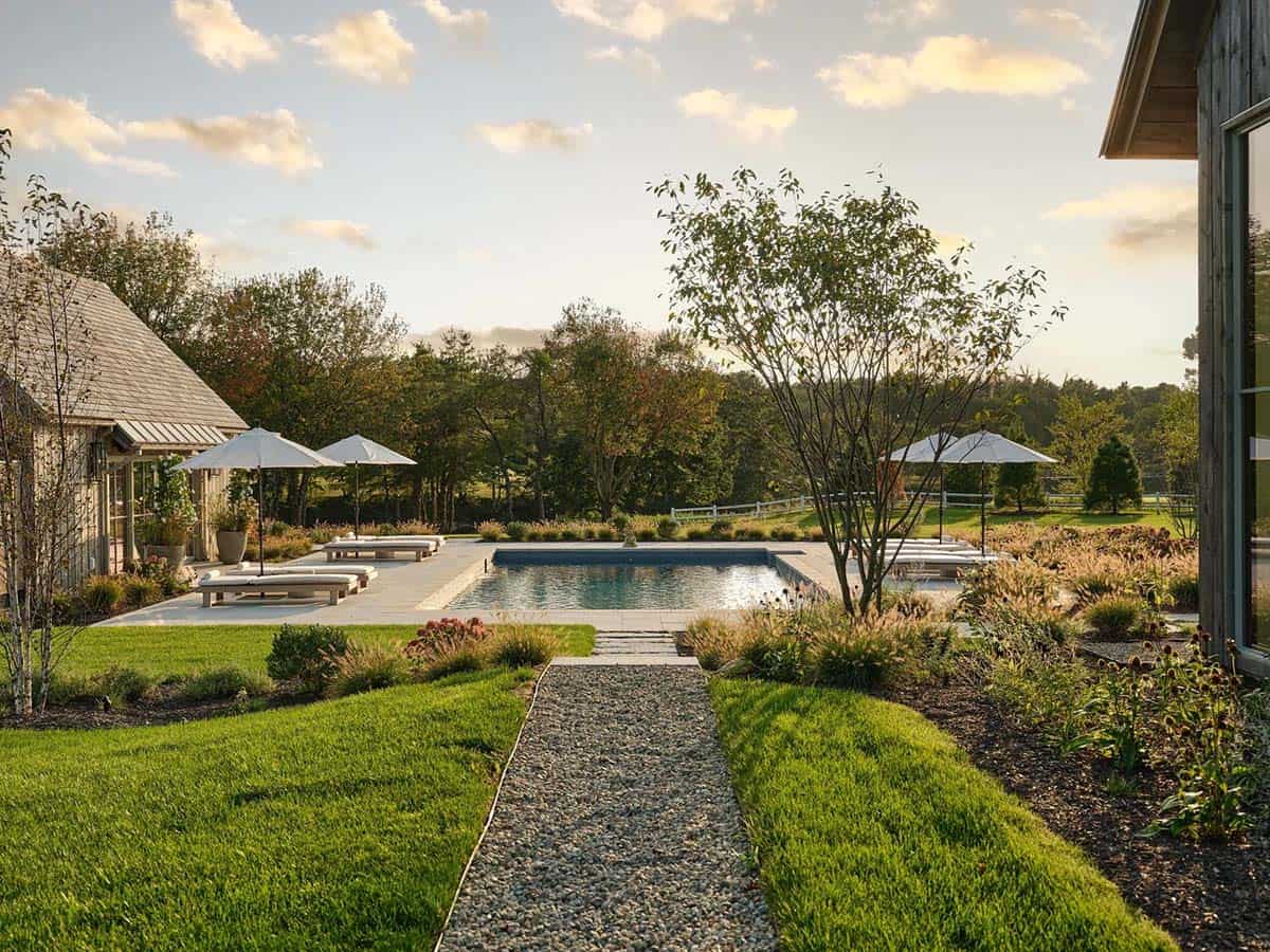 contemporary farmhouse exterior landscape