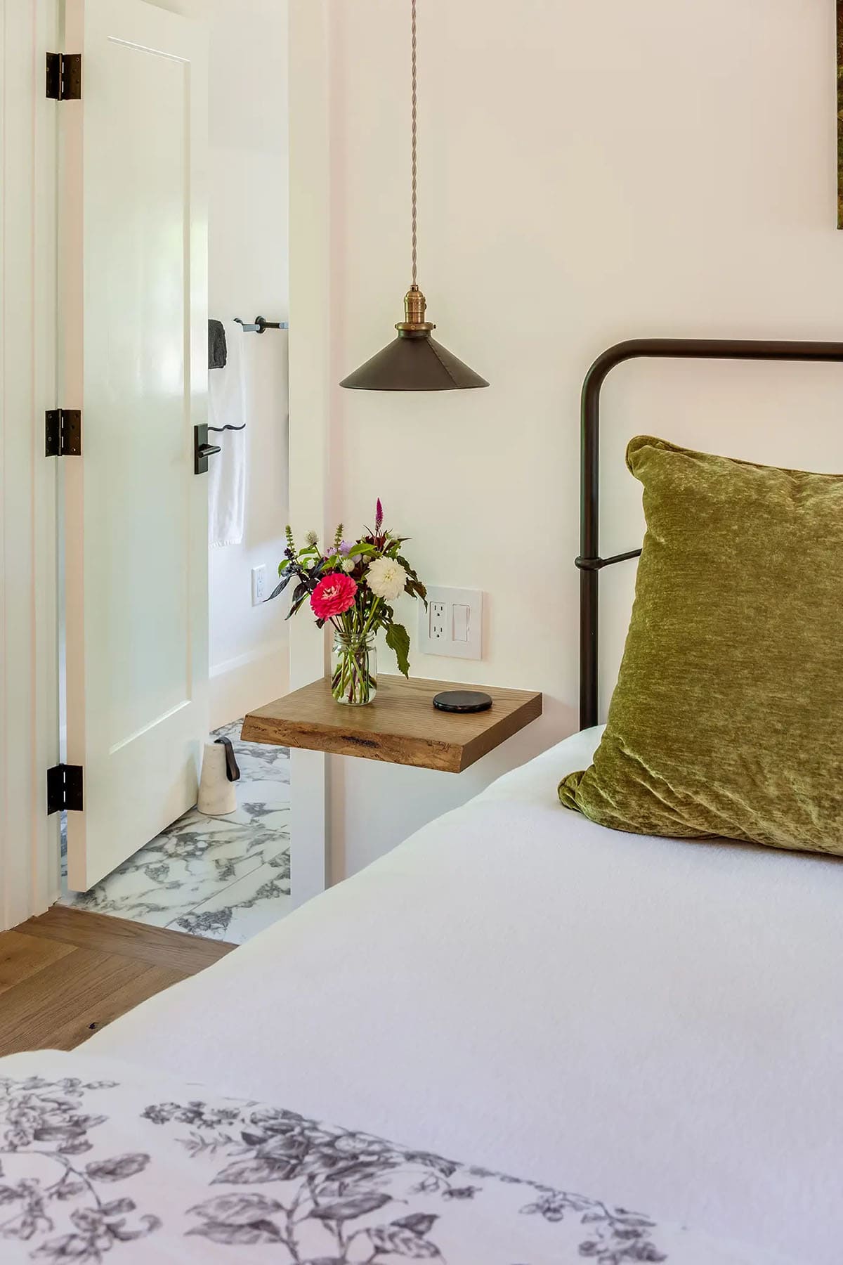 contemporary bedroom