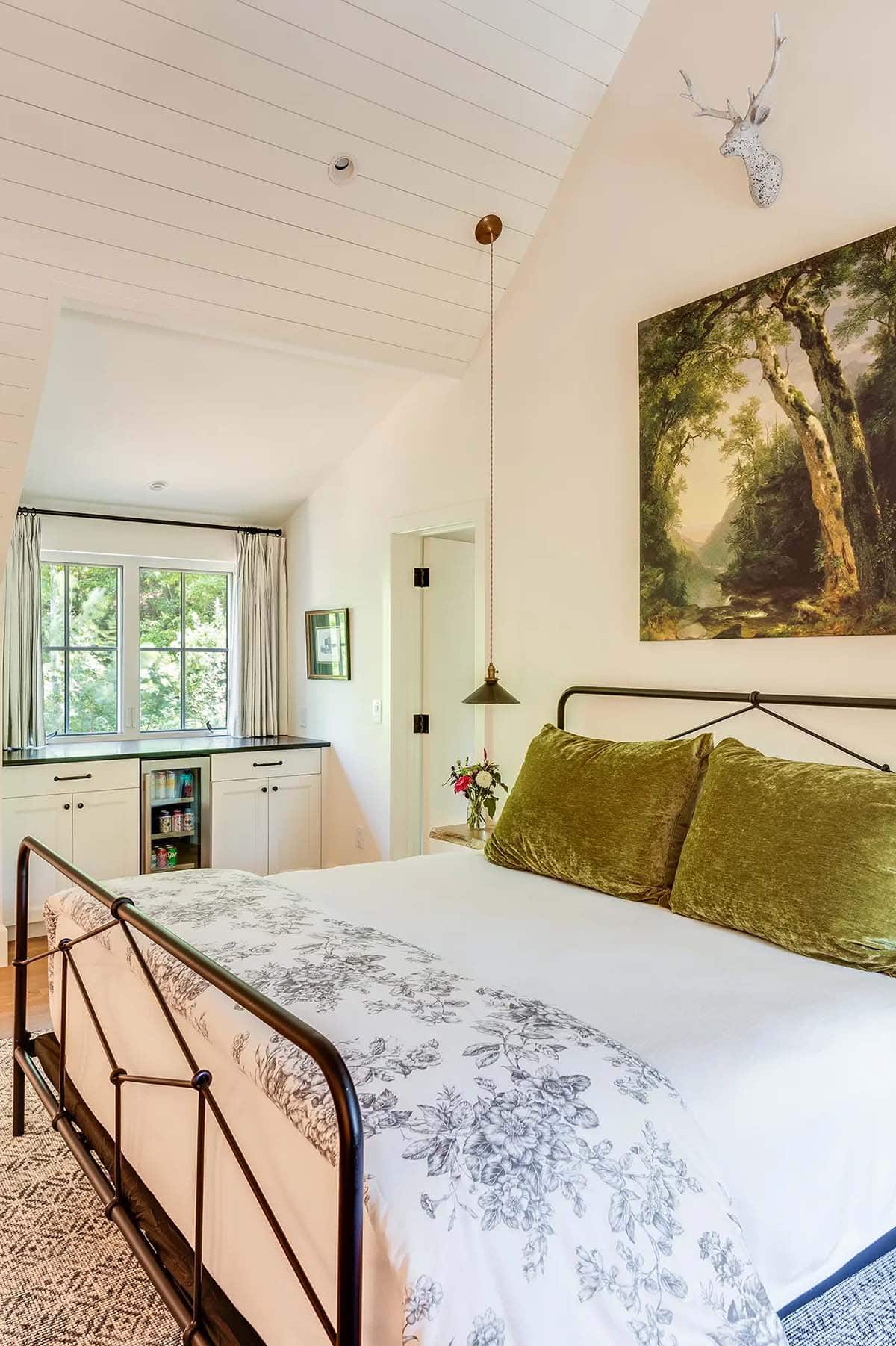 contemporary bedroom