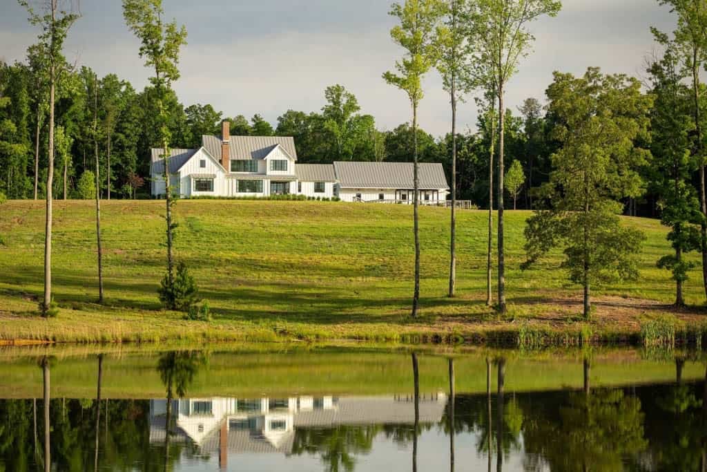 modern farmhouse exterior