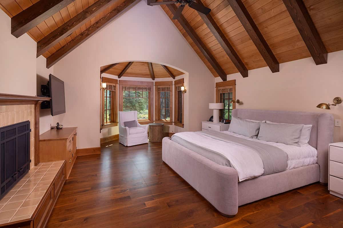 contemporary mountain style bedroom