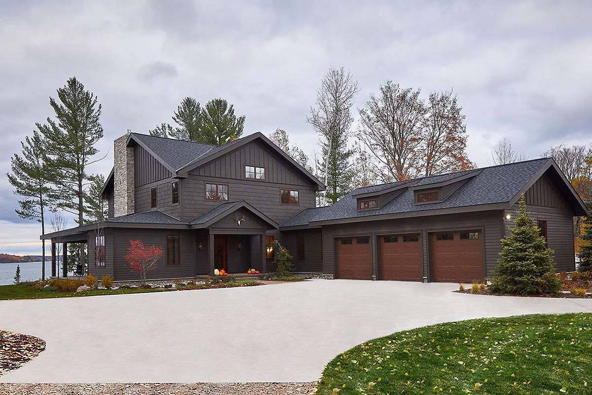 mountain style lake cottage exterior