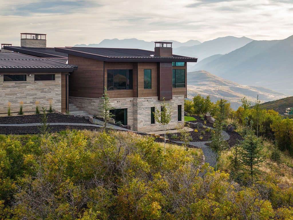 modern mountain home exterior
