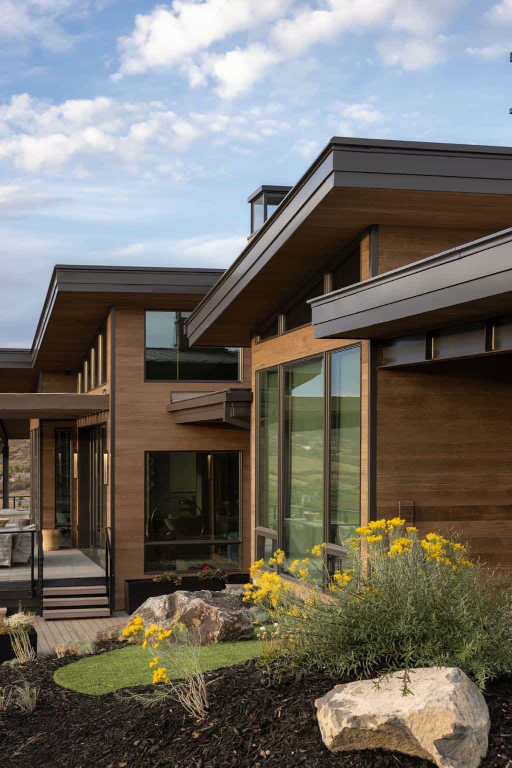 modern mountain home exterior