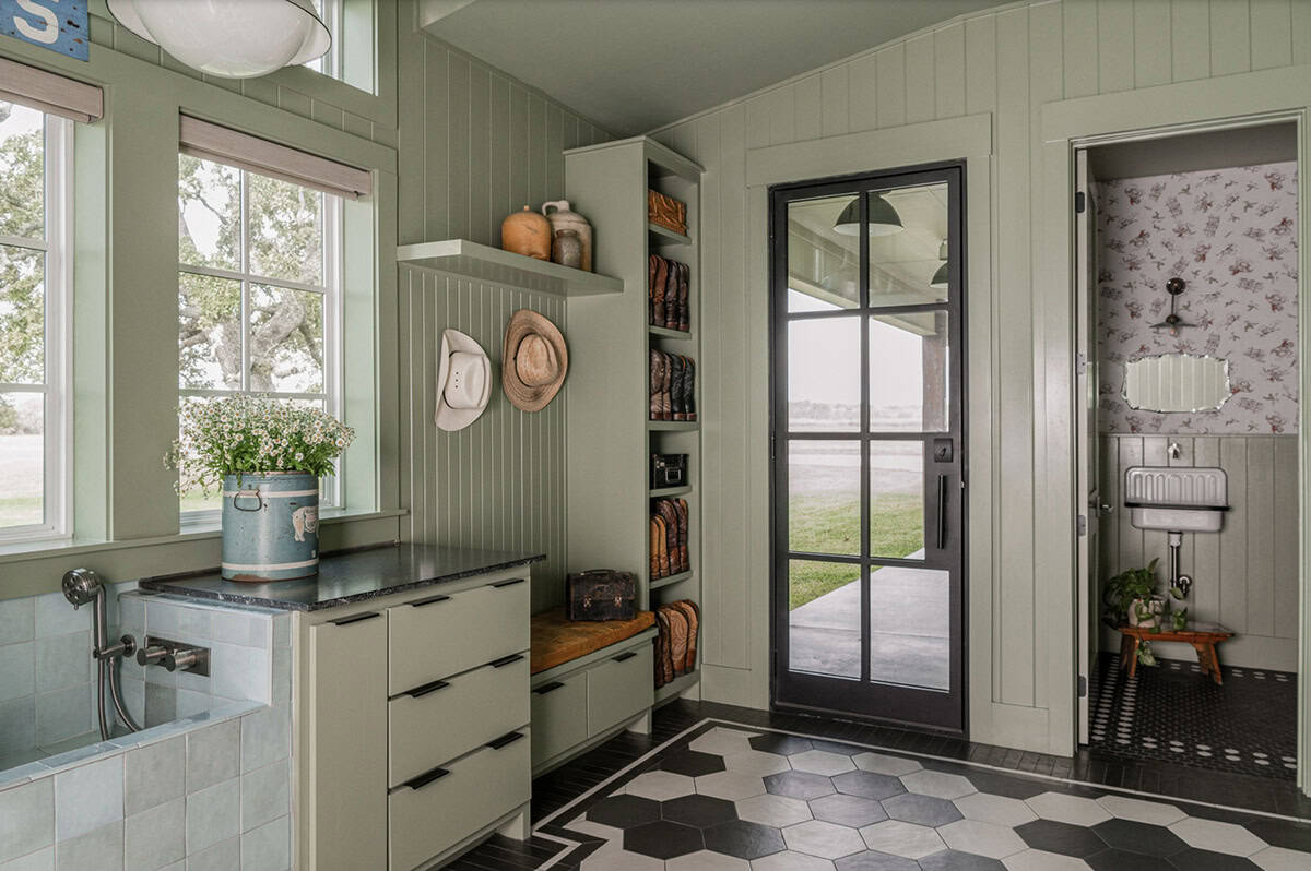 Farmhouse Mudroom Entry