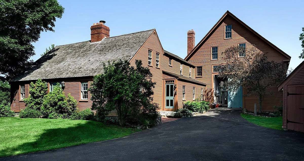 modern rustic barn house exterior