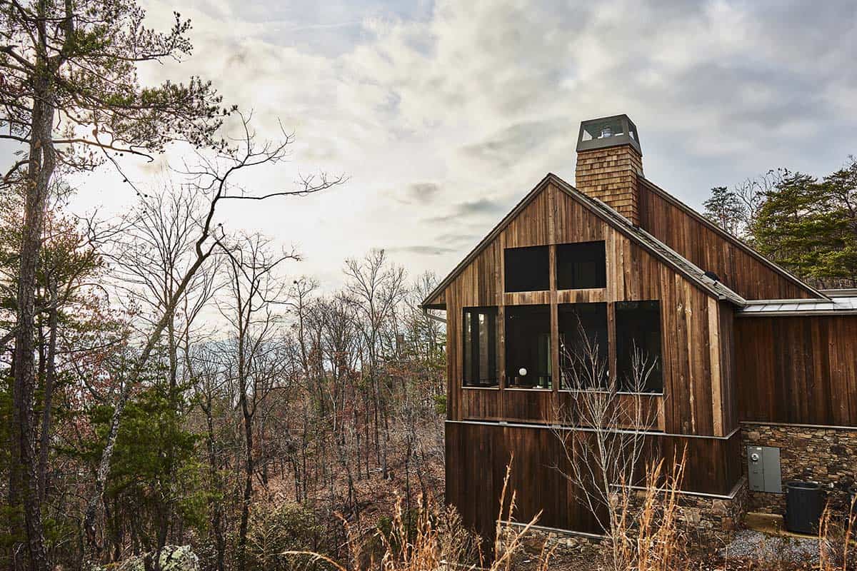 rustic modern mountain home exterior backyard view