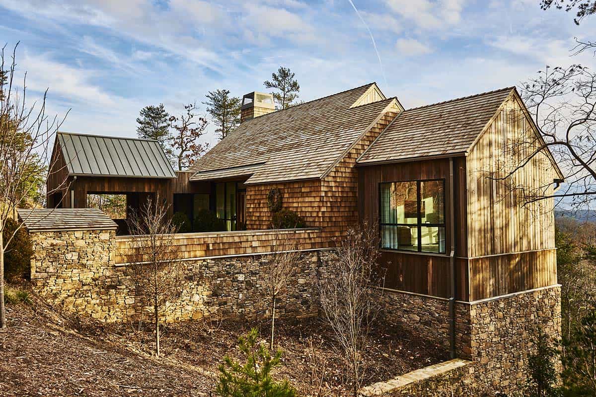 rustic modern mountain home exterior backyard view