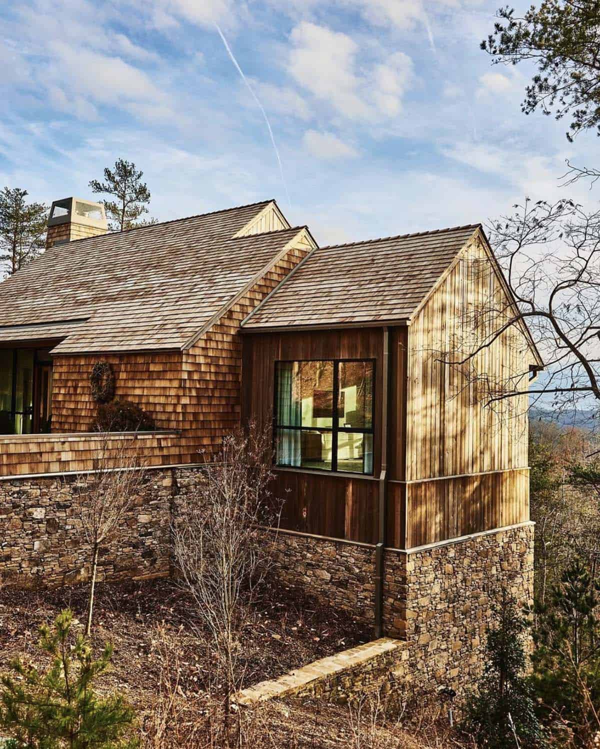 rustic modern mountain home exterior backyard view