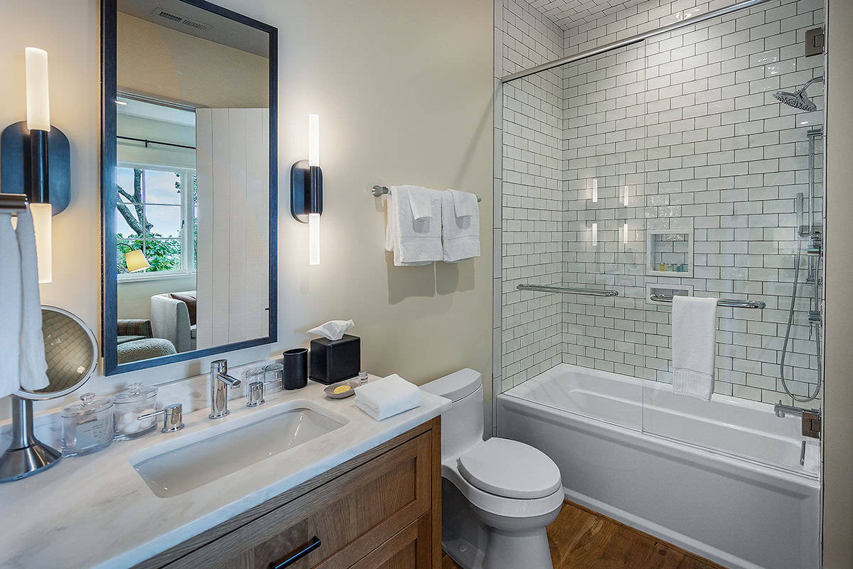 rustic modern bathroom