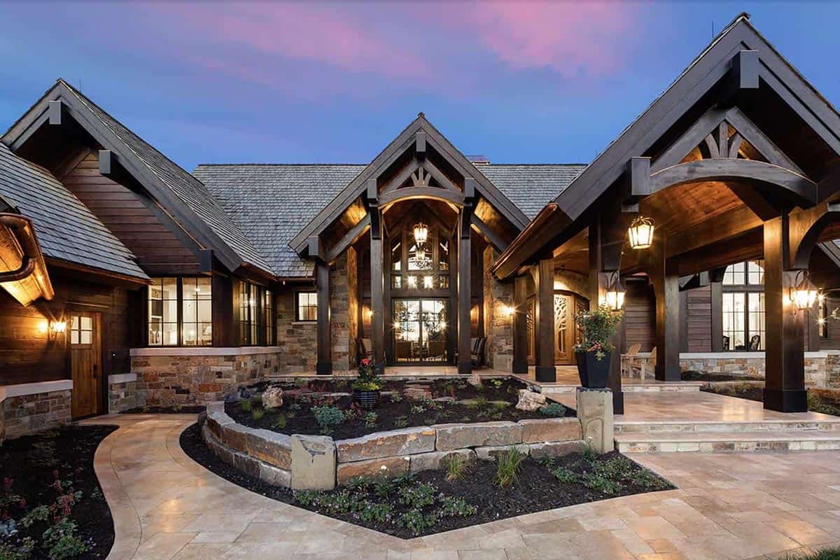 rustic mountain lodge style home exterior