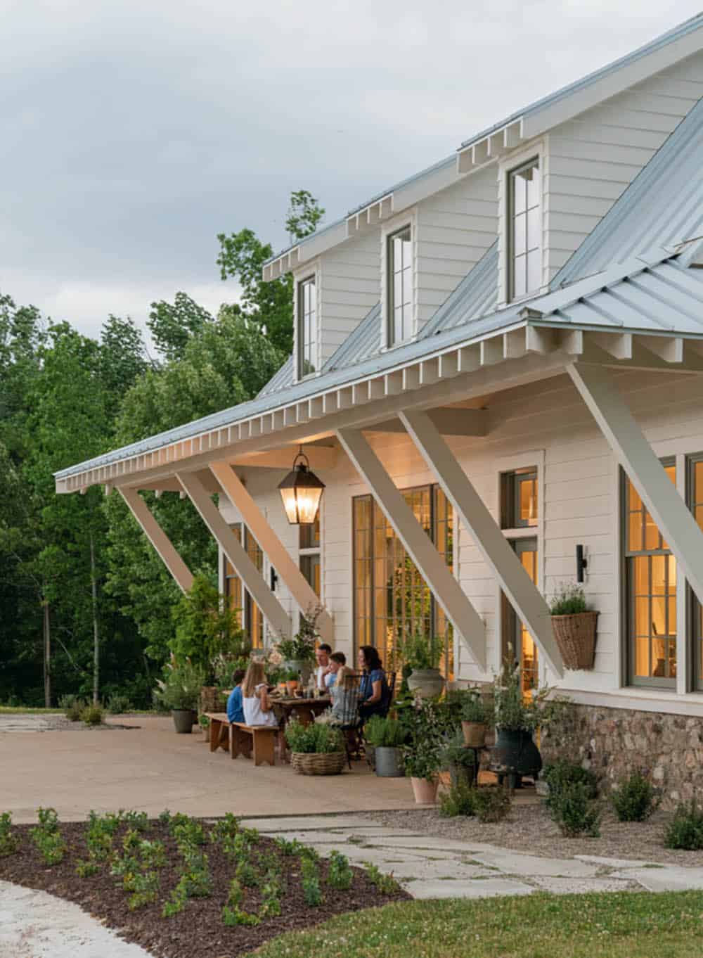 lae house exterior with alfresco dining