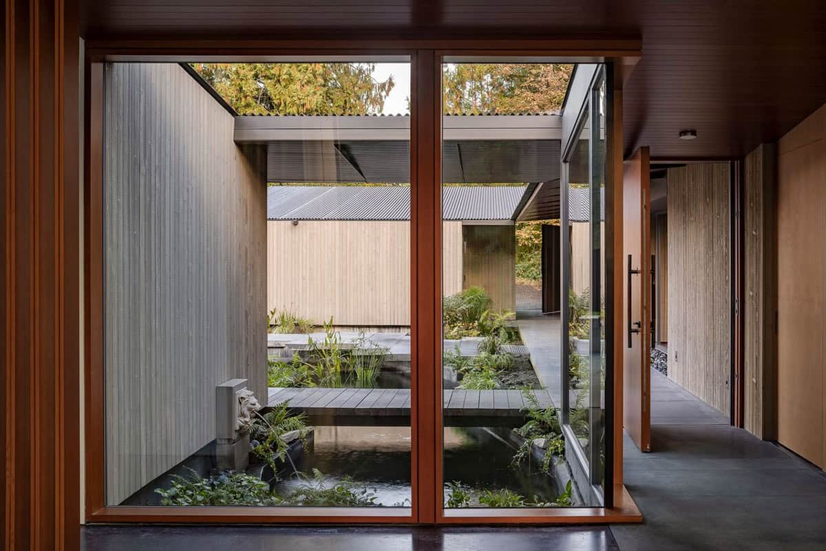 modern home courtyard