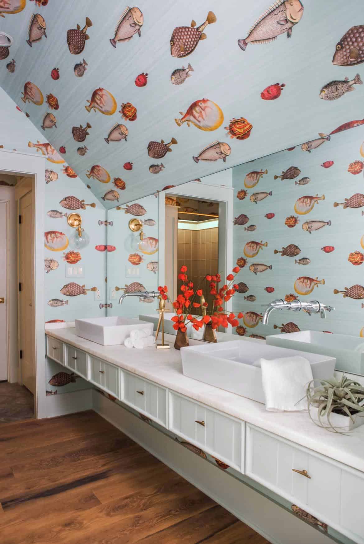 traditional style bathroom with wallpaper