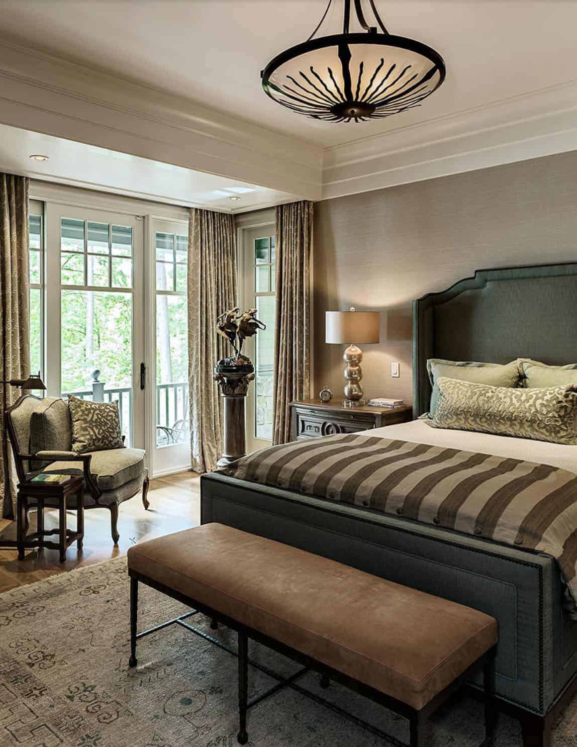 traditional style bedroom