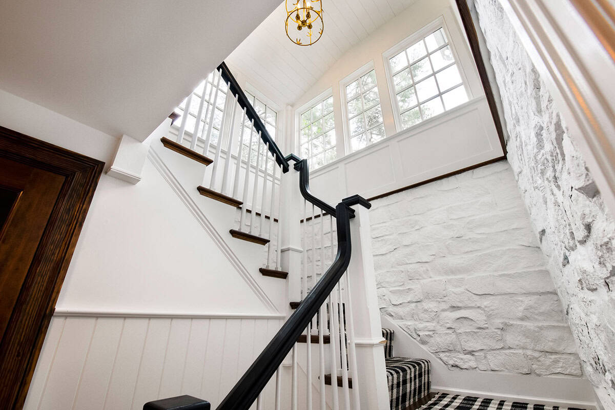 transitional style staircase