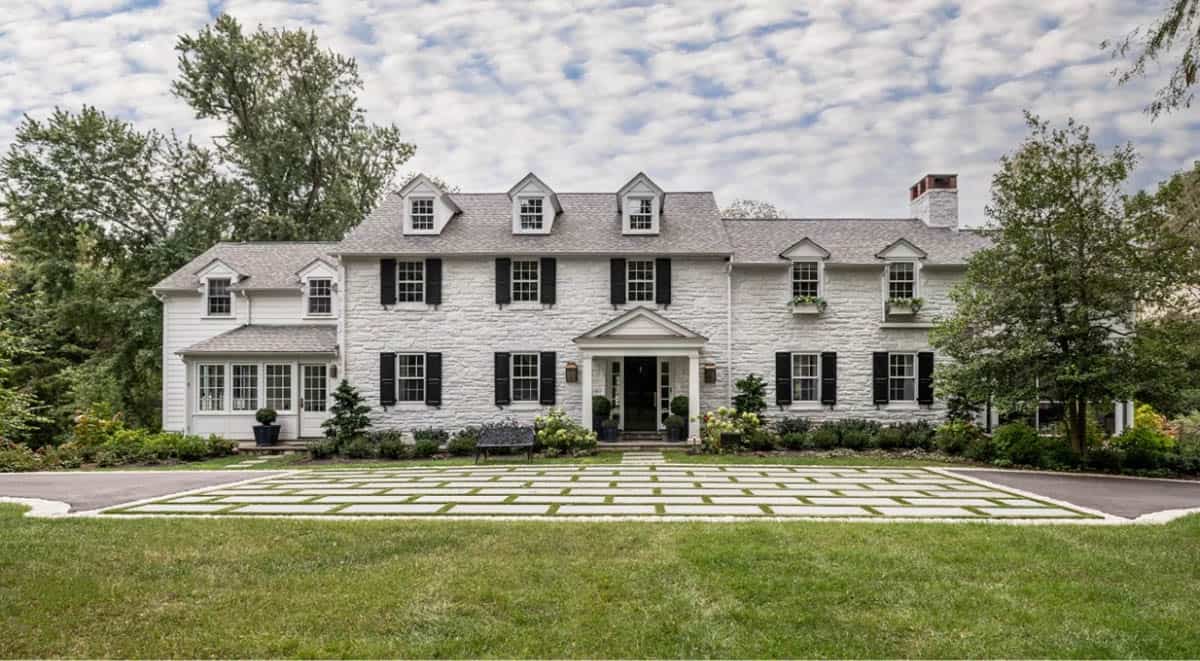 transitional style home exterior