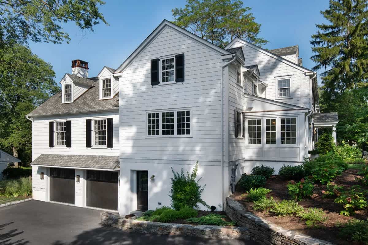 transitional style home exterior