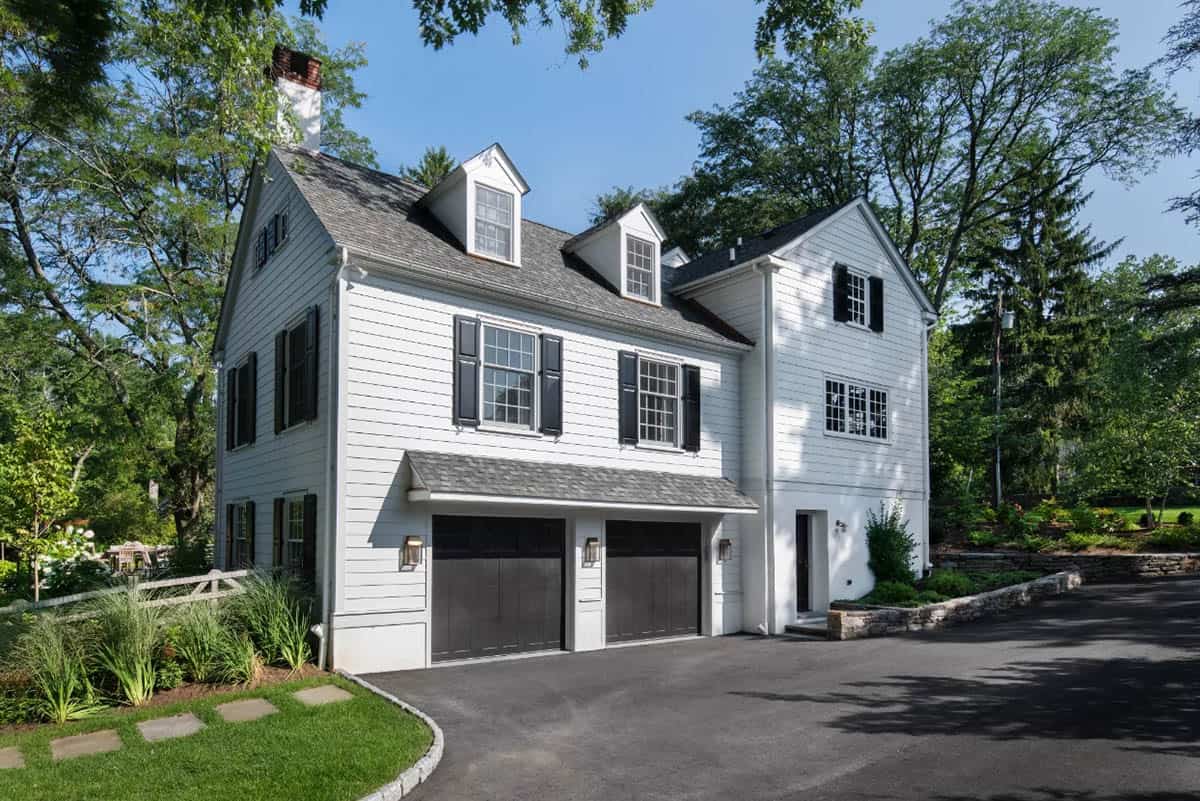 transitional style home exterior