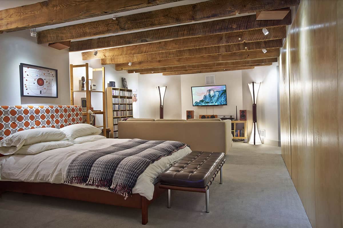 contemporary basement guest bedroom with a living area
