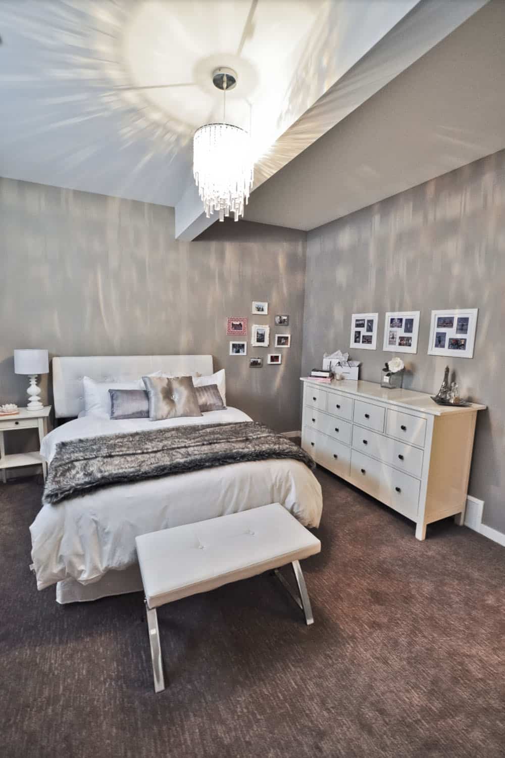 transitional style Basement Guest Bedroom