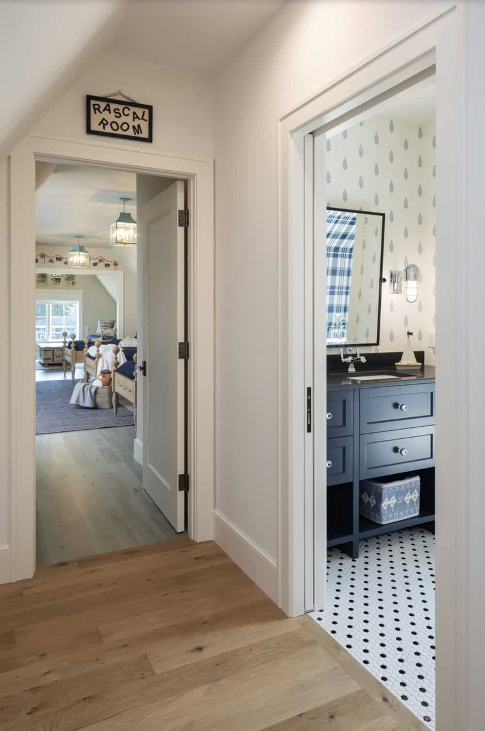 Beach Style Kids Bathroom