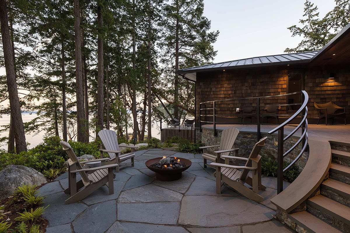 coastal modern home exterior patio with outdoor furniture