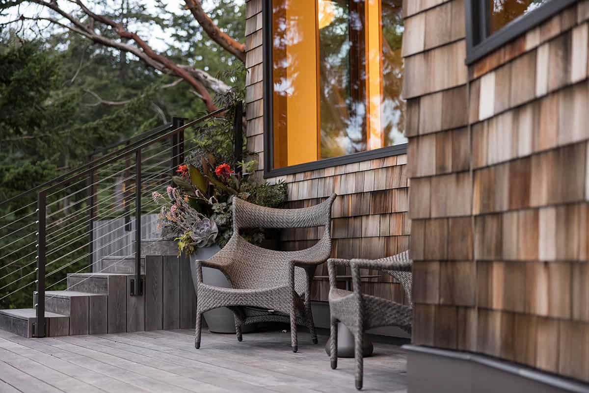 coastal modern home exterior patio with outdoor furniture