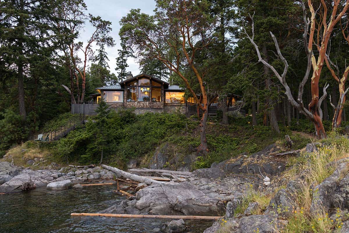 coastal modern home exterior backyard view