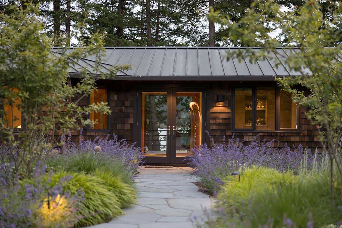 coastal modern home exterior