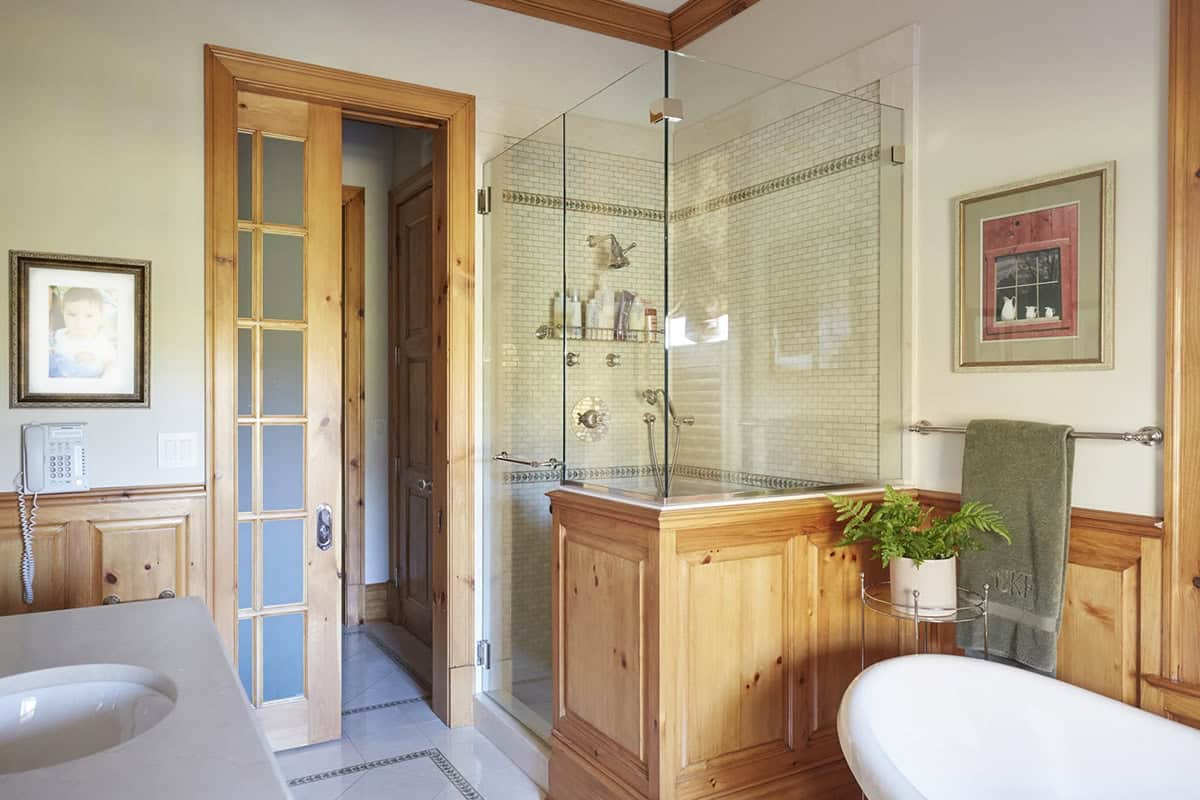 famrhouse style bathroom