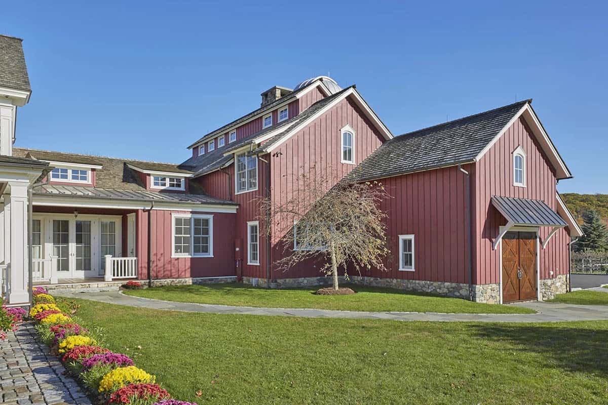 farmhouse exterior landscaping