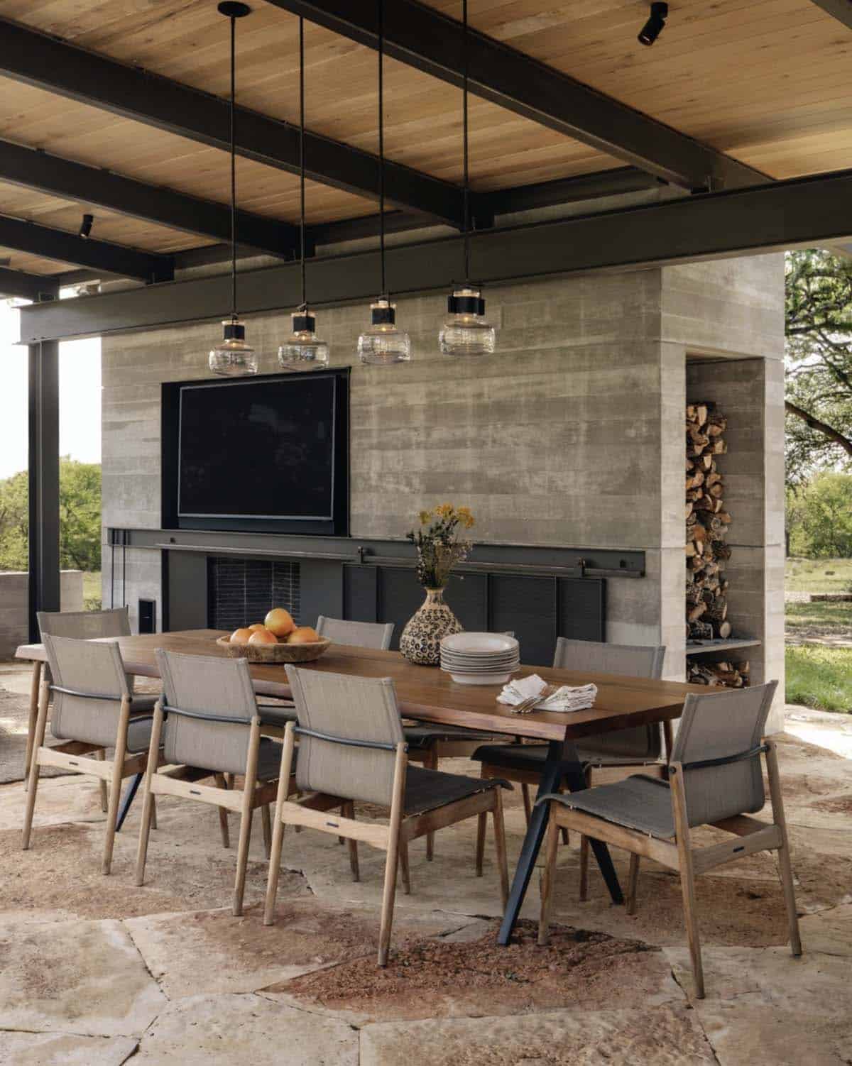 contemporary outdoor dining with a trellis