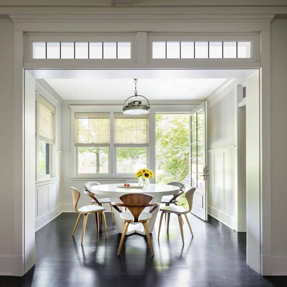 Transitional style Breakfast Nook