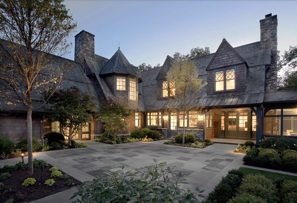 traditional style Rear Courtyard