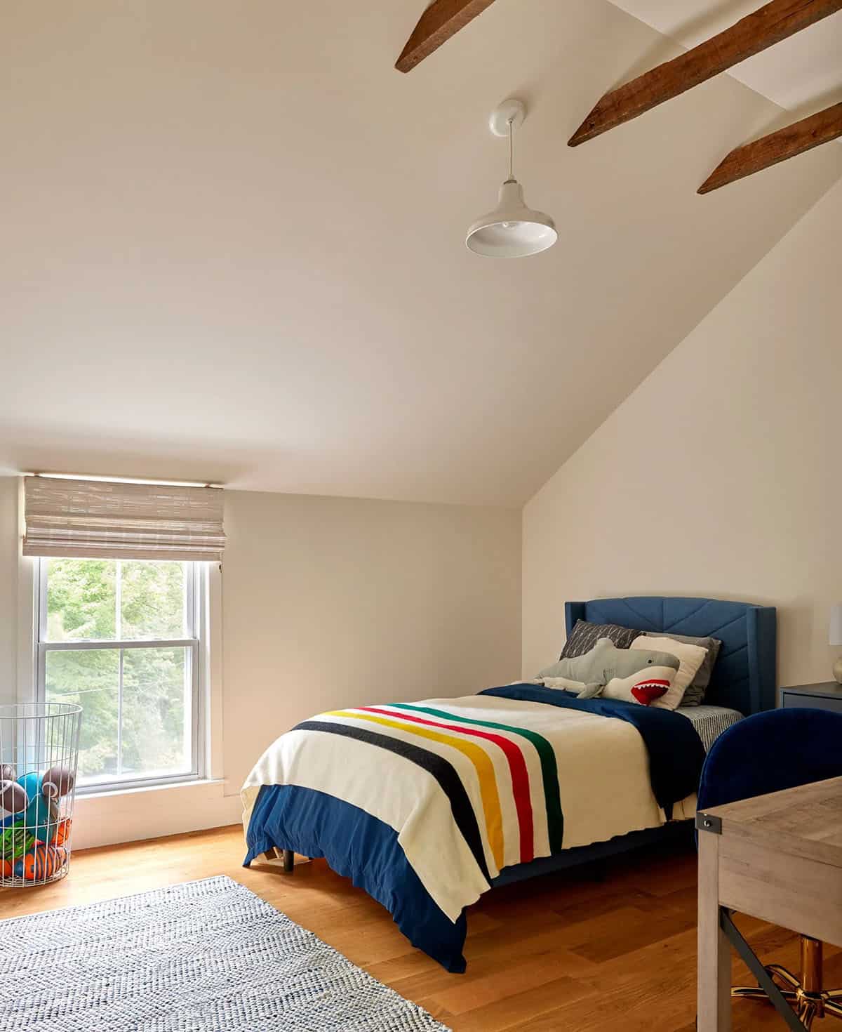 Traditional Kids Bedroom