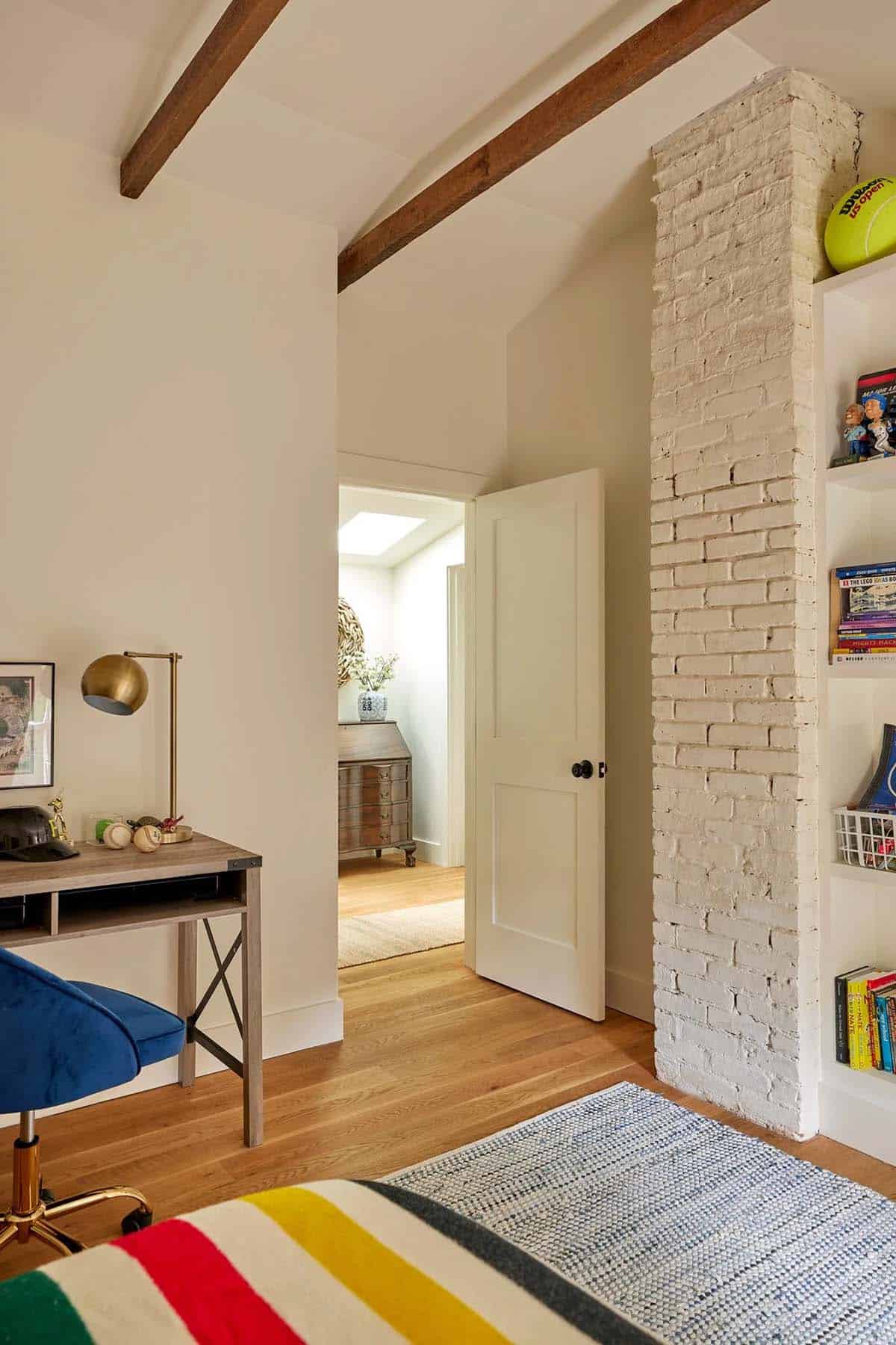 Traditional Kids Bedroom with a work desk