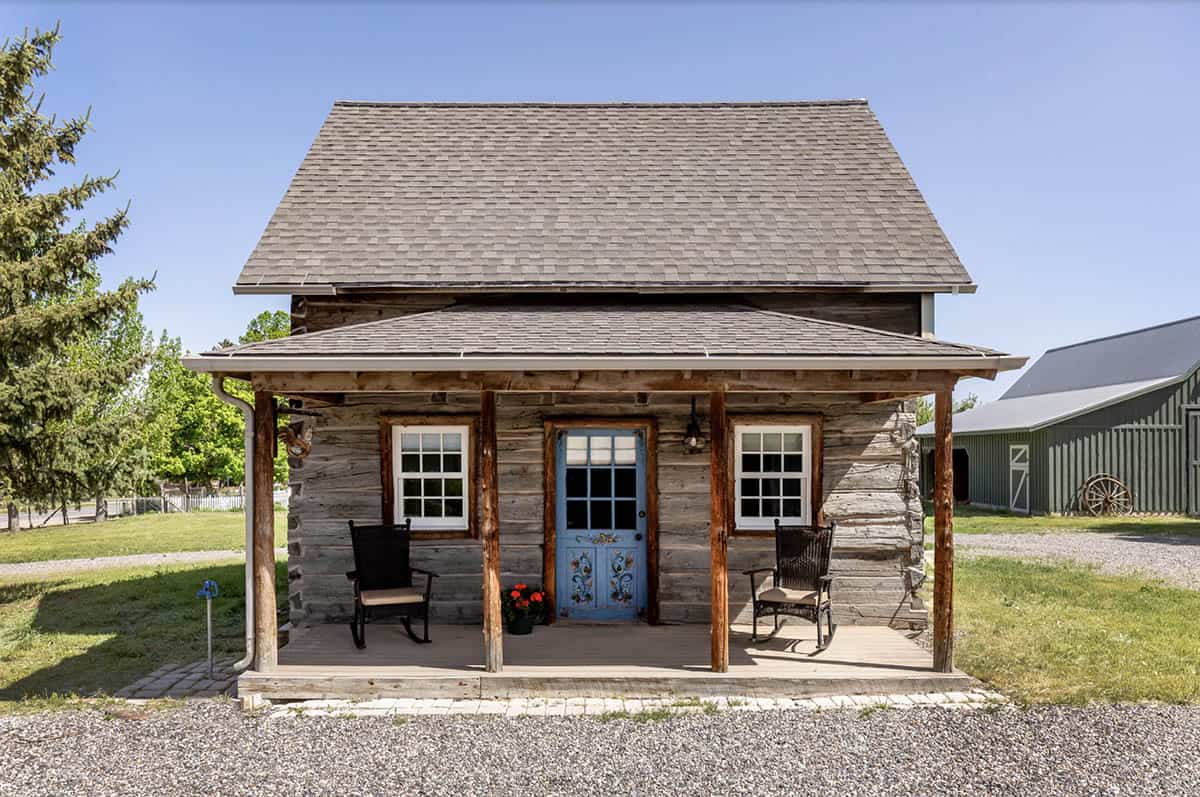 Log Cabin Guest House Exterior