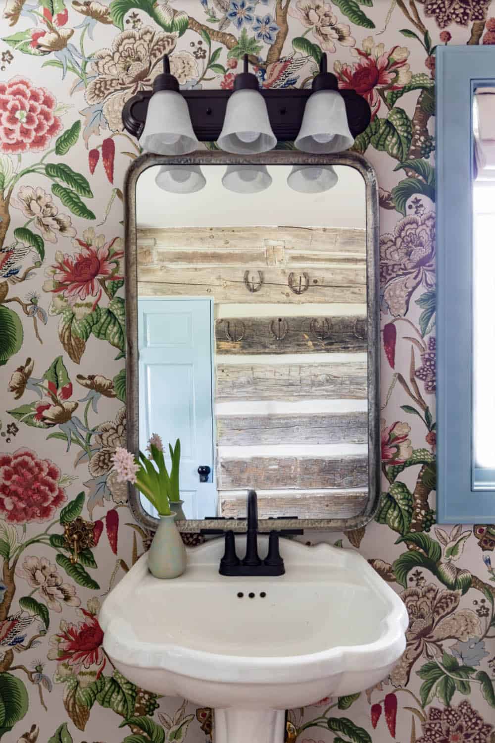 farmhouse style bathroom