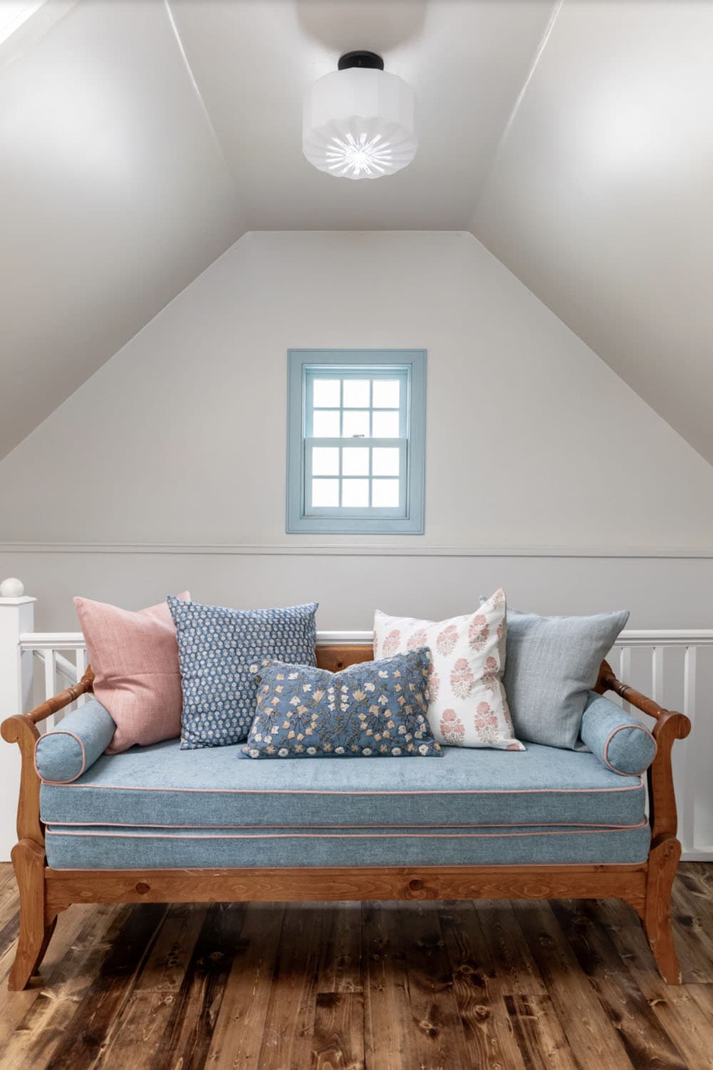 farmhouse style lounge