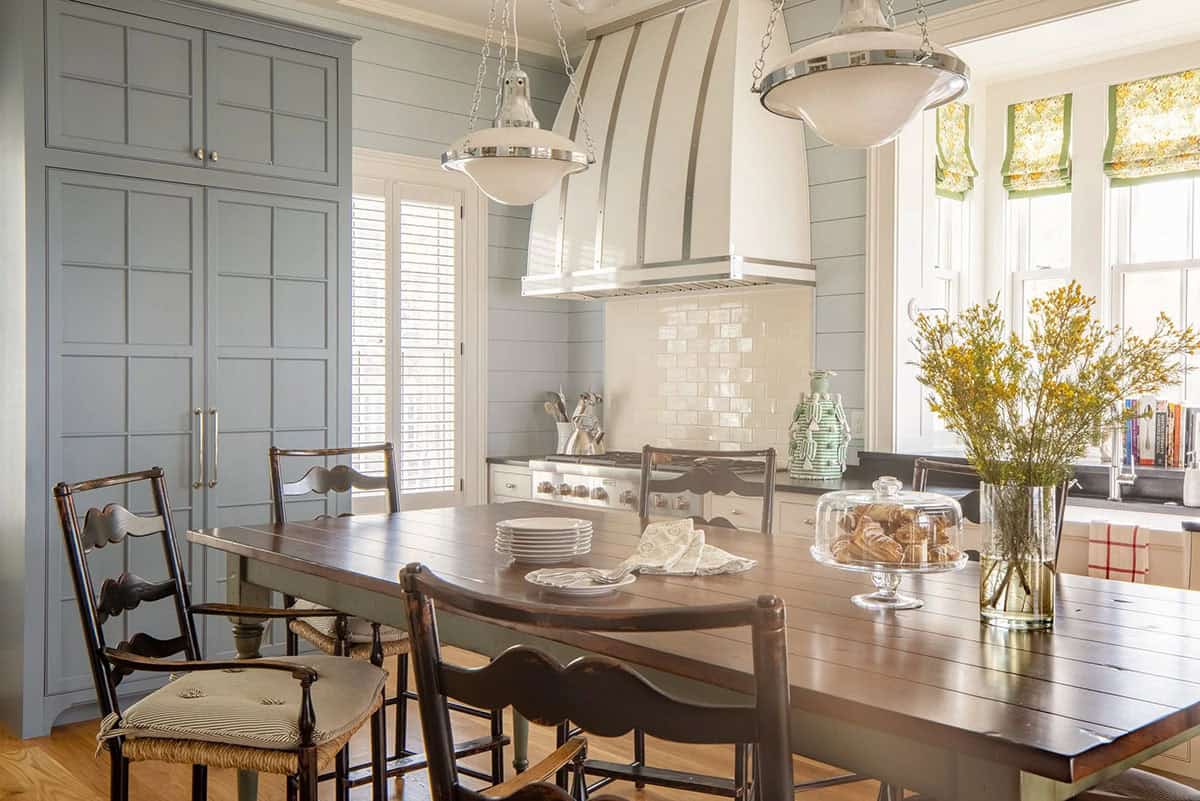 modern coastal style kitchen