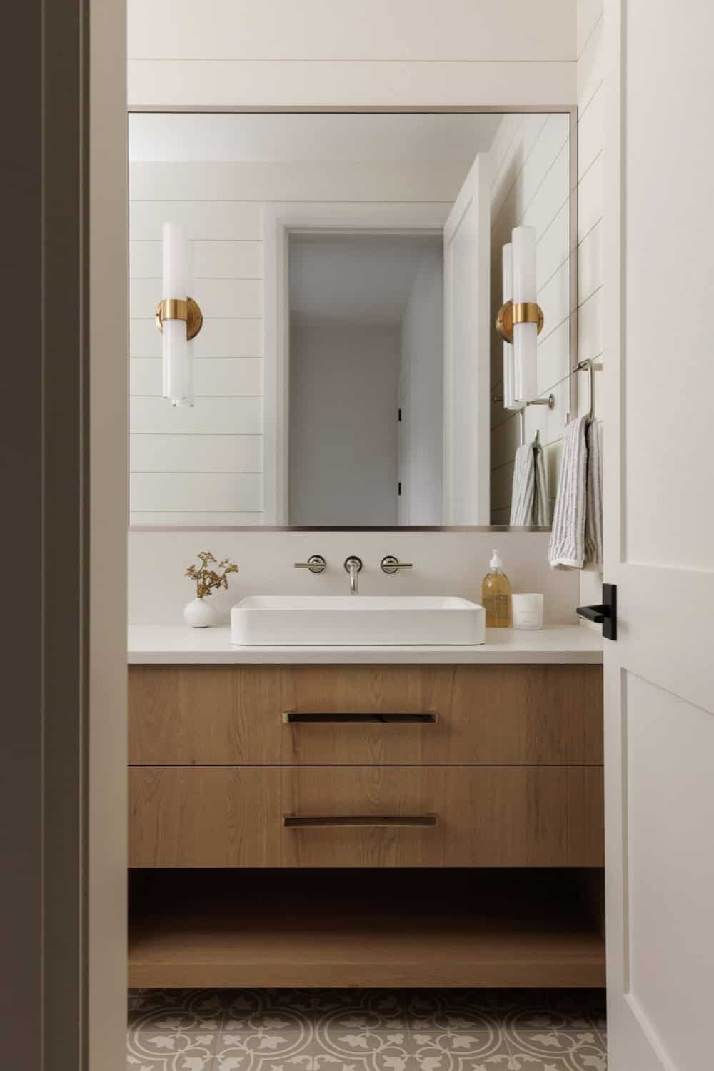 beach style bathroom