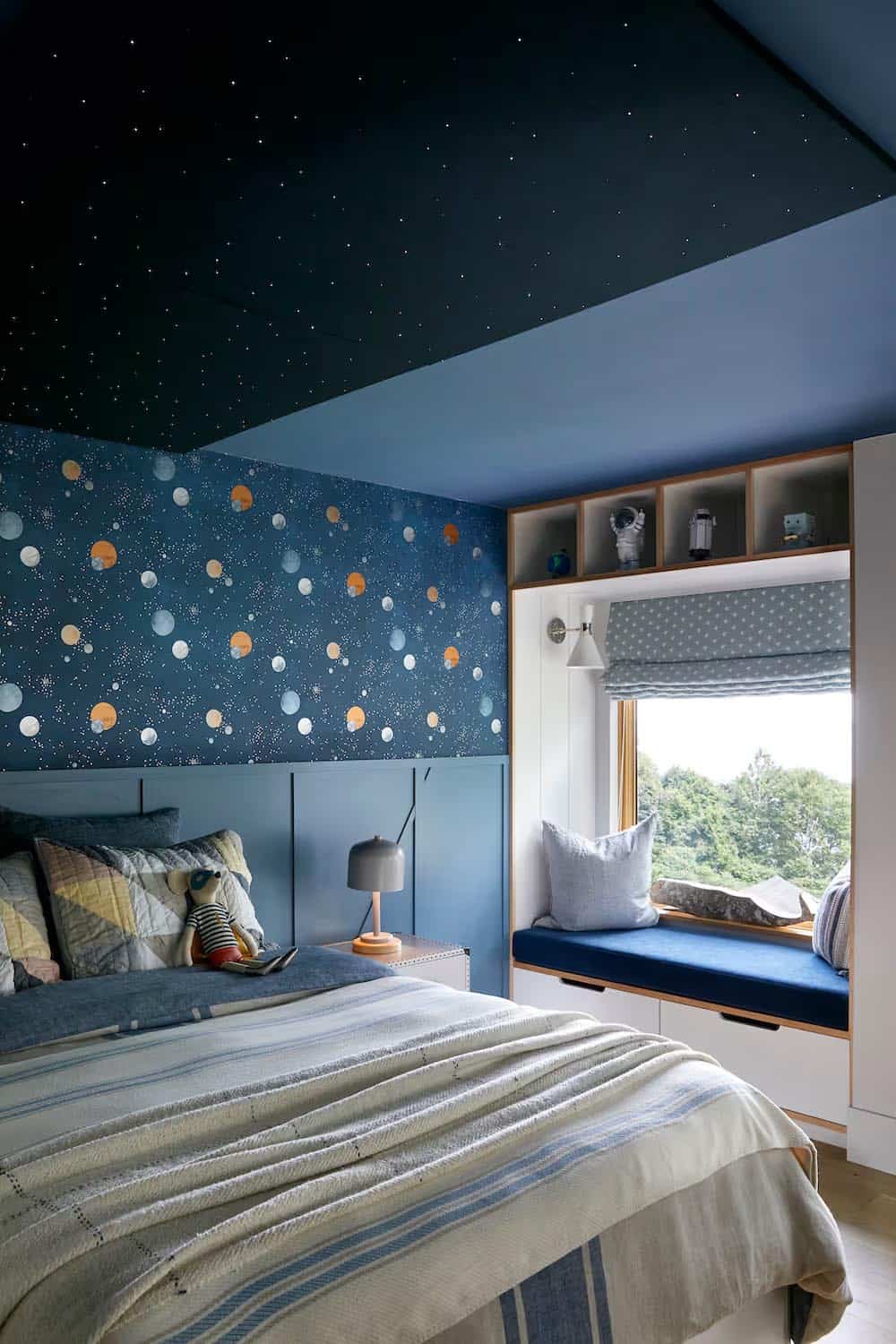 modern coastal style kids blue bedroom with wallpaper