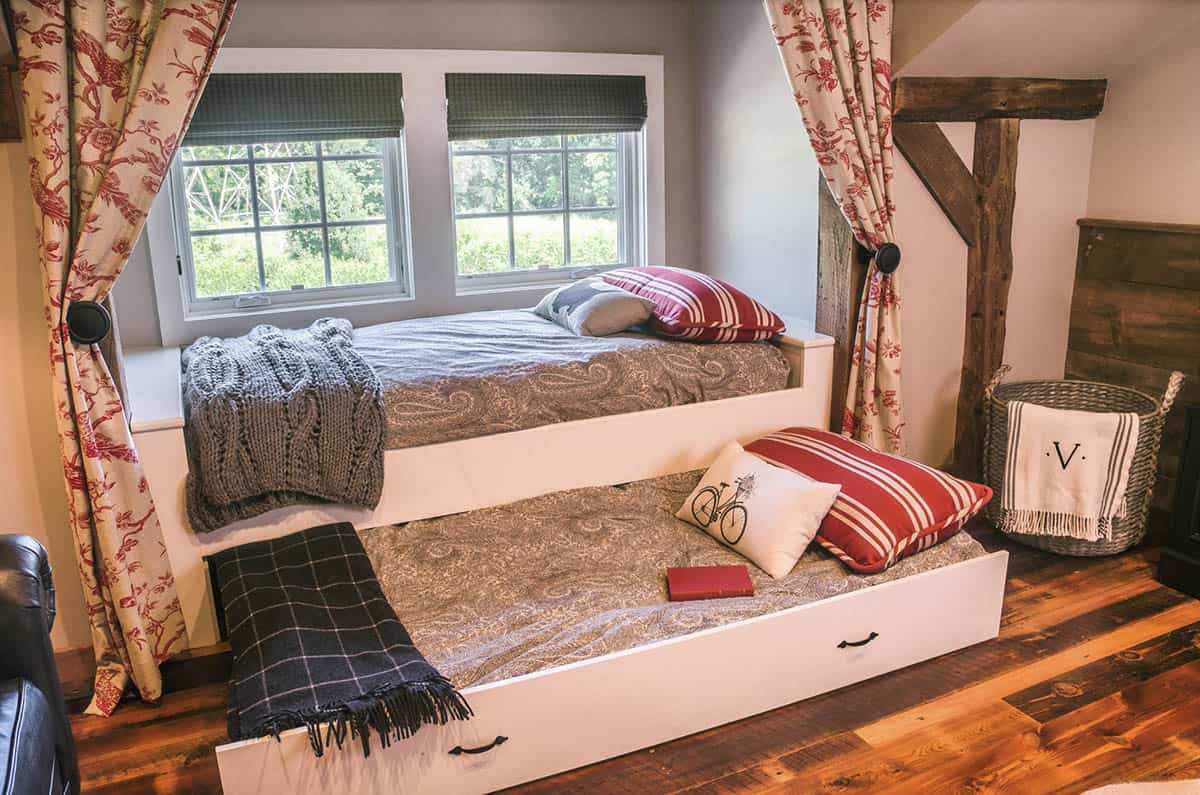 built in daybed and pull out trundle bed